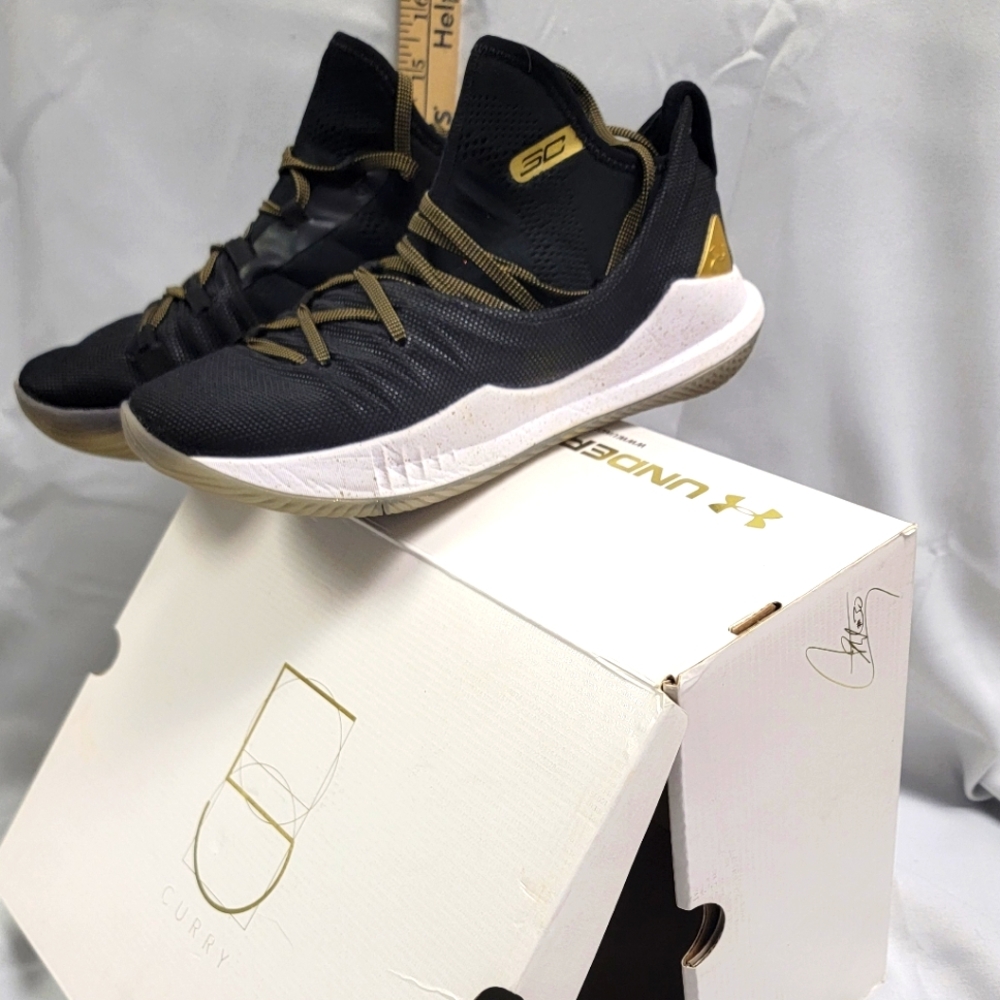 UA Curry 5 size 7y